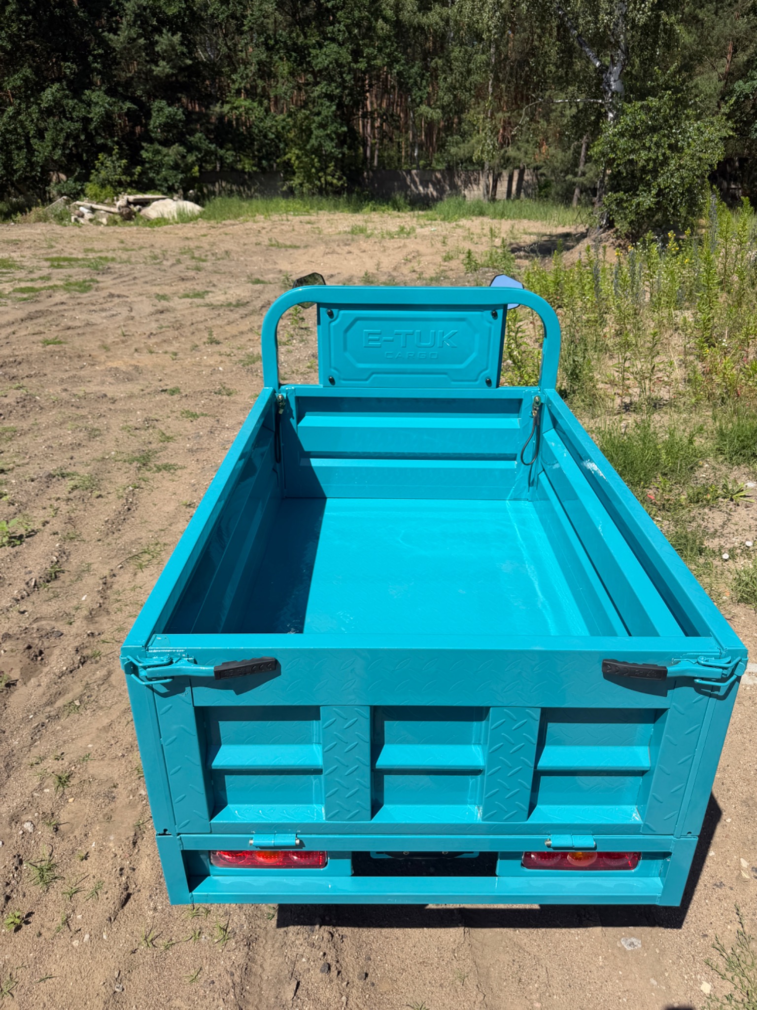CASET-0 cargo box rear view
